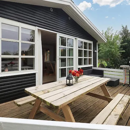 Hébergement de vacances 4 Person Holiday Home In Millinge-By Traum
